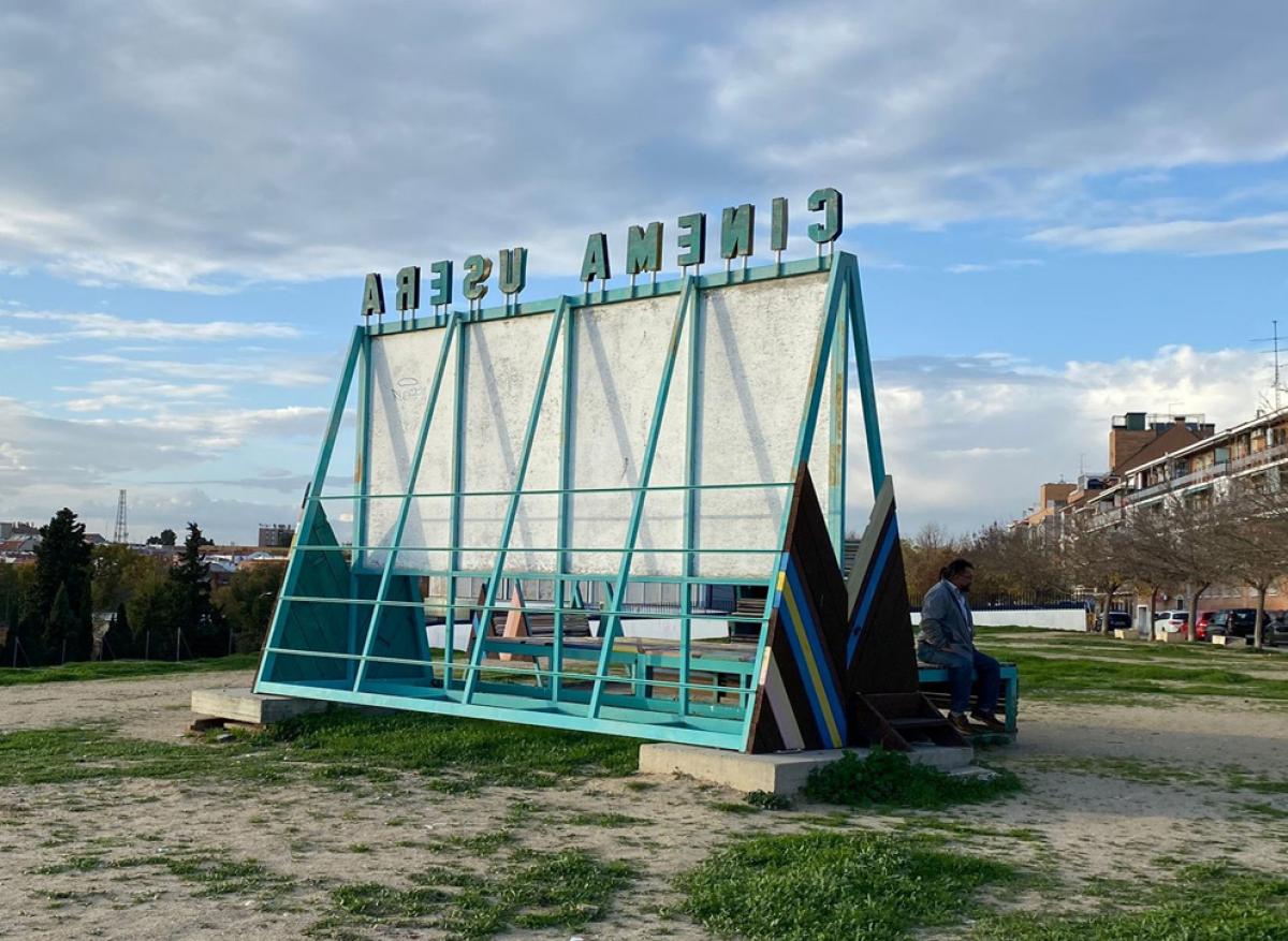 Valla publicitaria del Cinema Usera, en Madrid